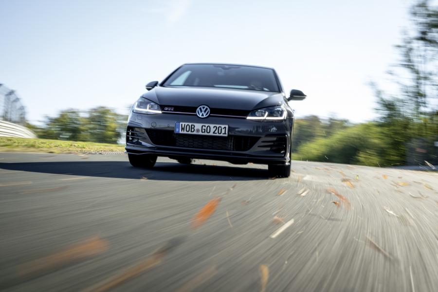  Volkswagen Golf GTI TCR 3-Door (Typ 5G) 2019 года  (WW) (фото 41 из 107)